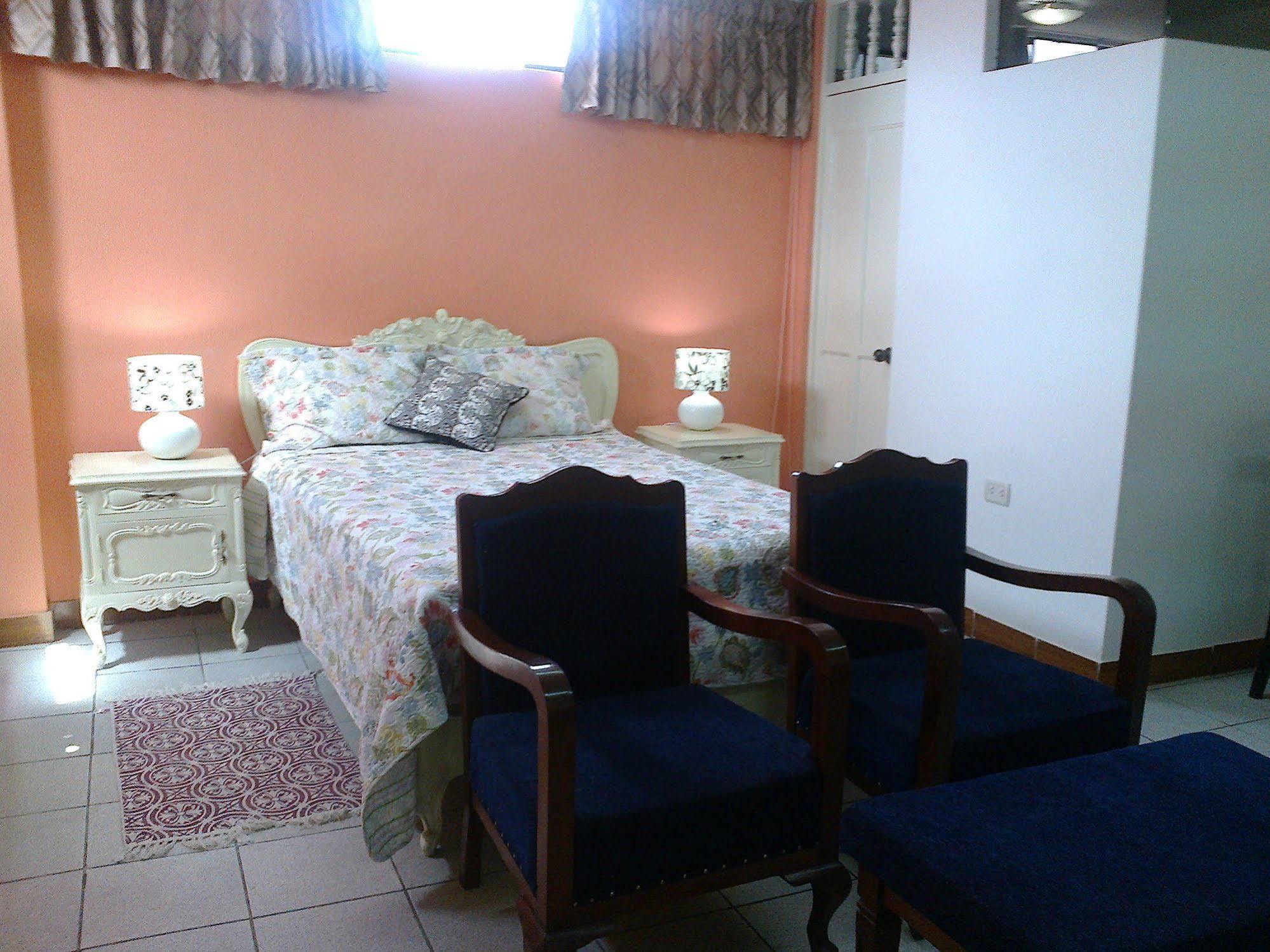 Strenua Santa Maria Suites Trujillo Exteriör bild