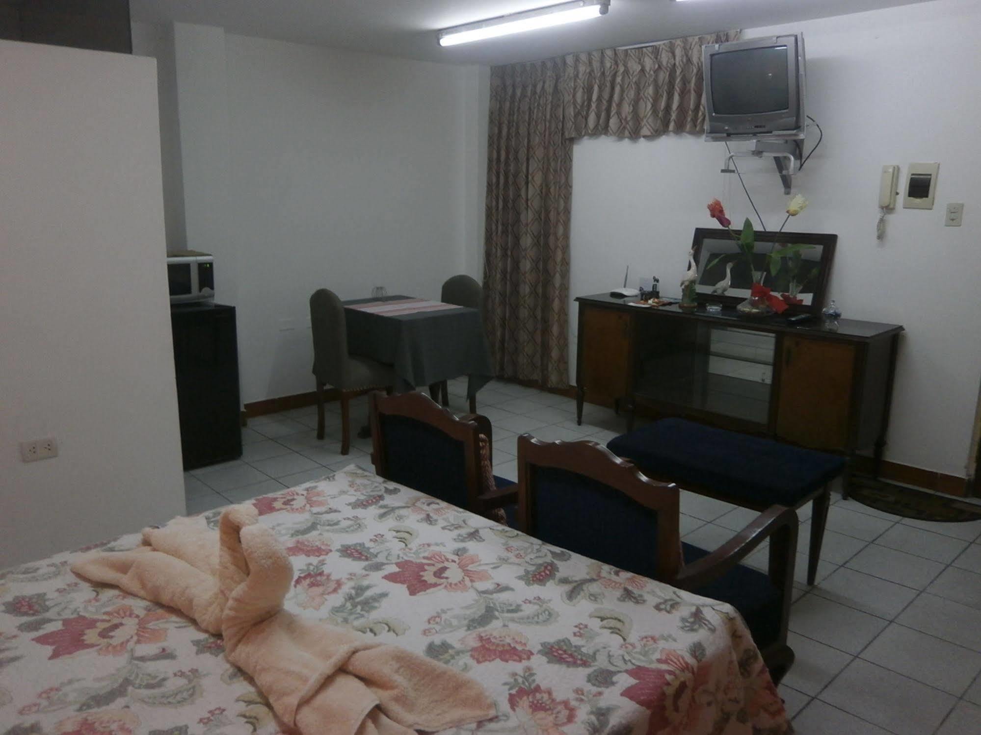 Strenua Santa Maria Suites Trujillo Exteriör bild